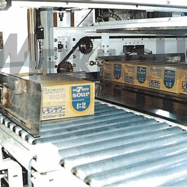 飲料水メーカ出荷工程において、ケースをパレットに段積みするシステム