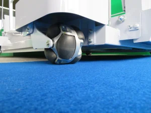 トラックから荷をおろす・積み込む、移動式段差解消用シザーリフト、段差らく～だ、キャスター出し