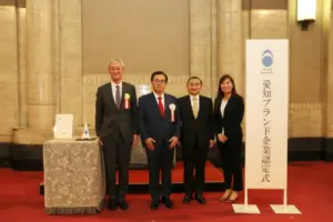 大村愛知県知事とともに当社社長と関係者
